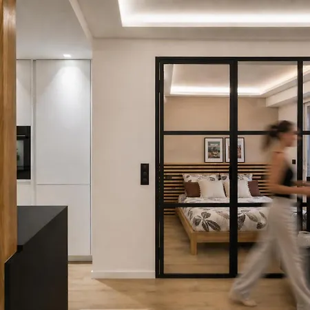 Vacatella - Les Pins Ensoleilles, Contemporain Avec Balcon Et Apercu Sainte-Maxime