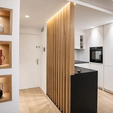 Vacatella - Les Pins Ensoleillés, Contemporain Avec Balcon Et Aperçu