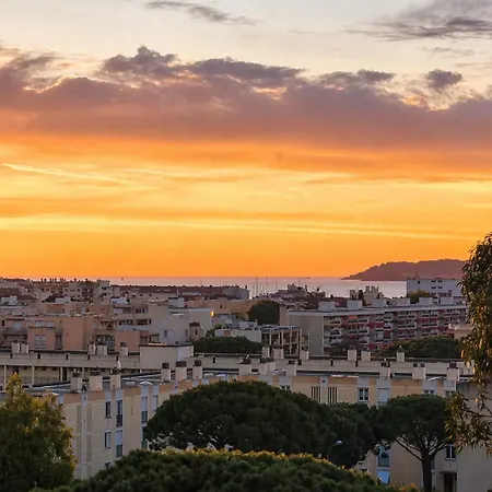 Vacatella - Les Pins Ensoleilles, Contemporain Avec Balcon Et Apercu * Sainte-Maxime